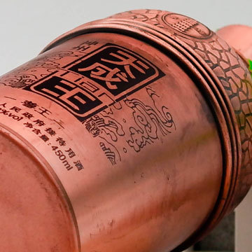 匠心獨運，尊貴之選 鄆城定制高檔噴涂酒瓶與仿古銅色瓶套設(shè)計印刷服務(wù)